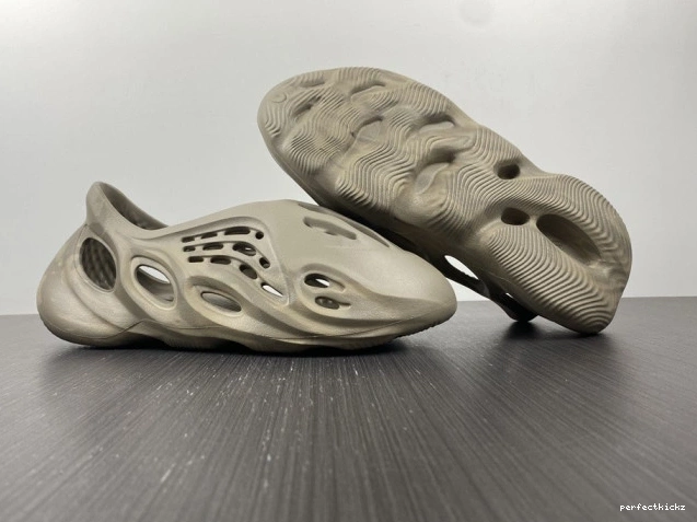 Foam Yeezy Adidas GX4472 Stone Sage RNNR 0728
